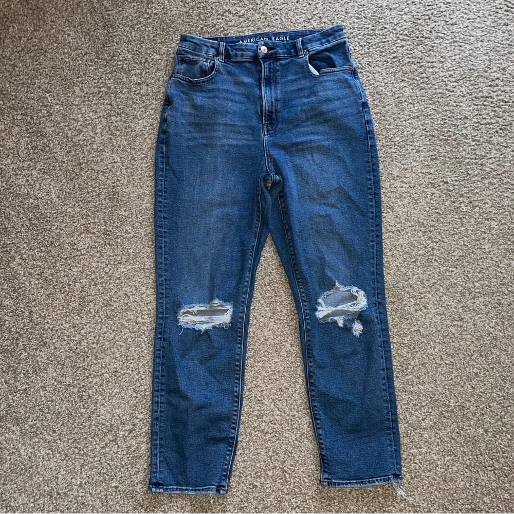 Fantastic American Eagle Outfitters Medium Wash Distressed Curvy Mom Jean Sz 12